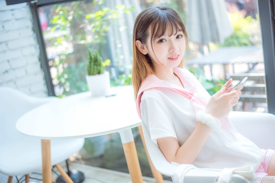 “城中有多少驻军？”魏延沉声问道。