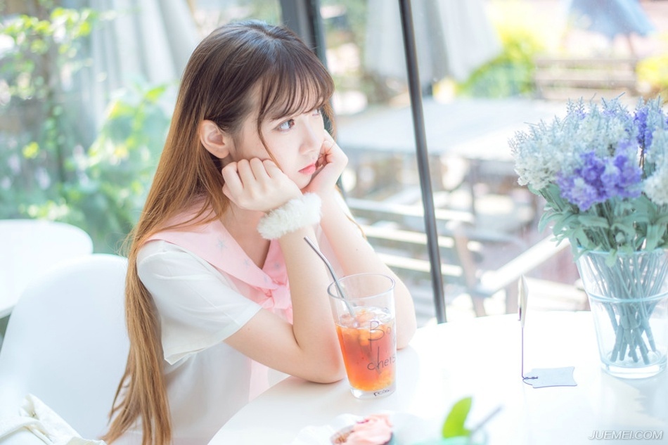 “如果有人将我的行踪报知江东的话，他们就会知道了。”陈到收起了笑容，看着伏德。